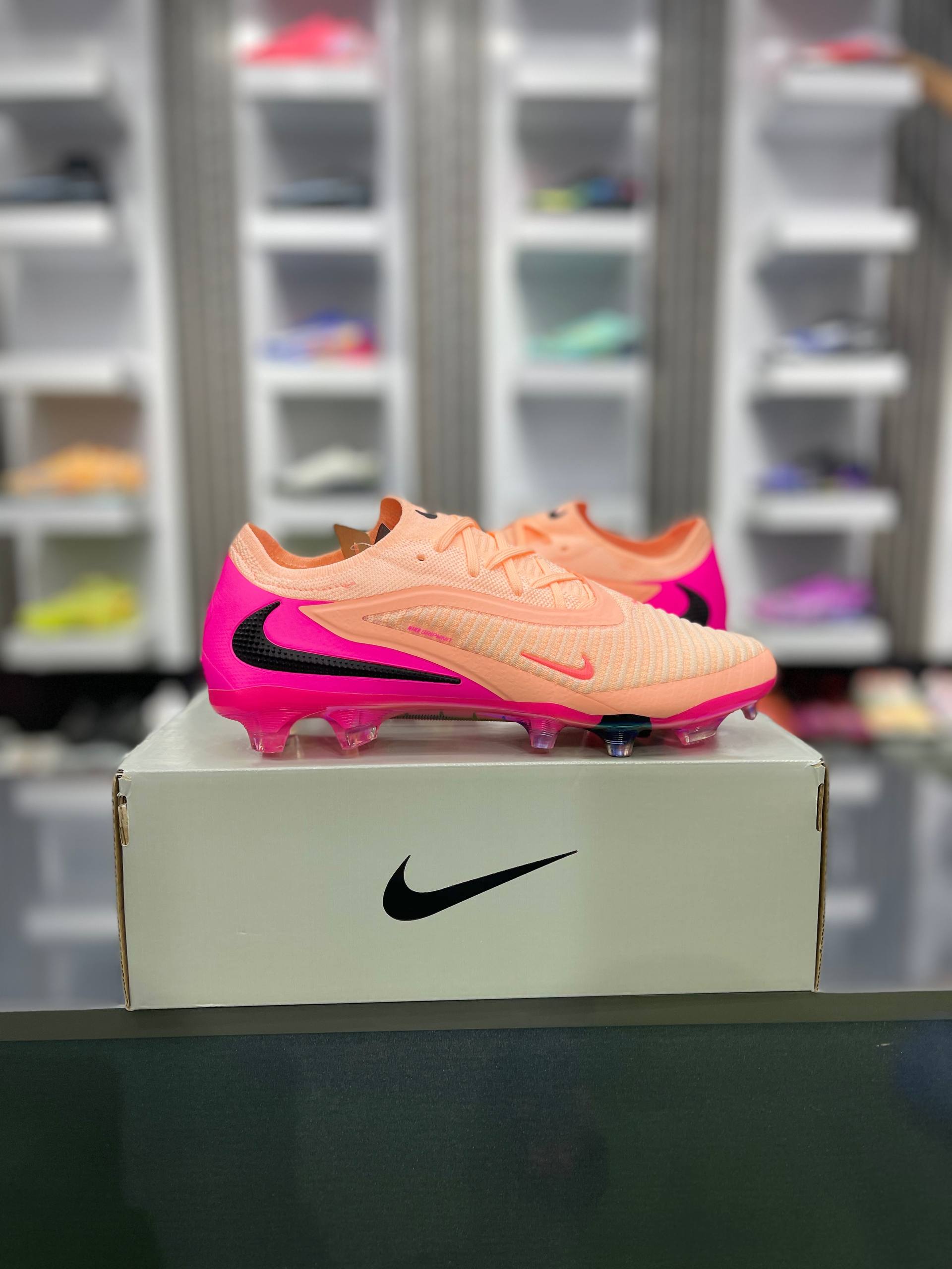 کفش فوتبال نایک فانتوم جی ایکس 3  Nike Phantom GX 3